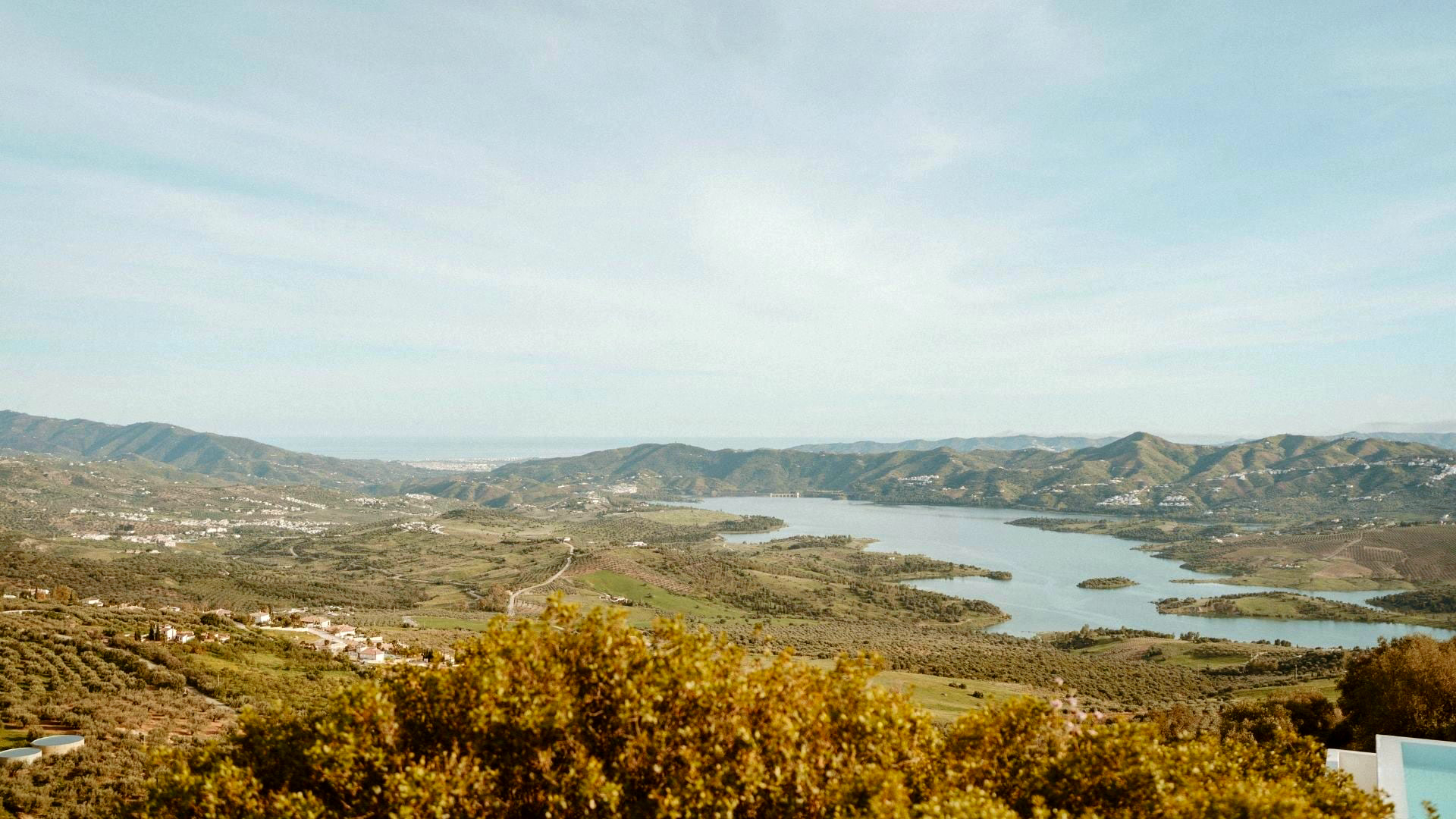 Lake Viñuela and the mountains of Periana